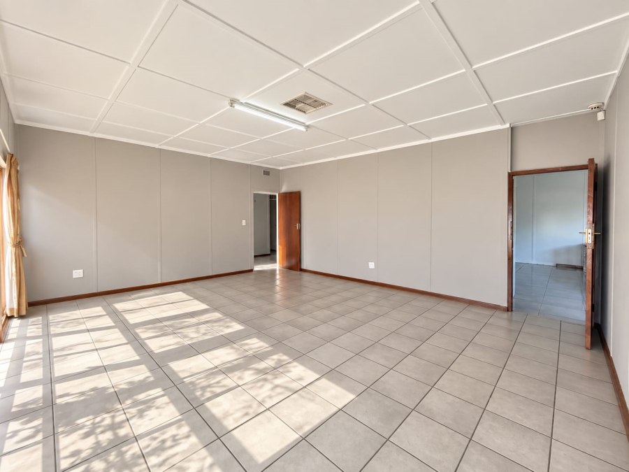 4 Bedroom Property for Sale in Olifantshoek Northern Cape